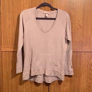 Long sleeve blouse.